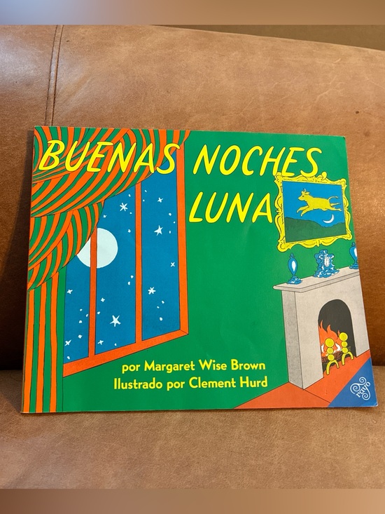 Other - Buenas Noches, Luna - Green Children's Book by Margaret Wise Brown